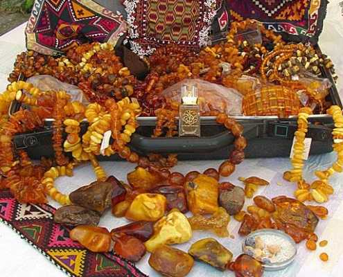 Tincturing a 150 million years old aromatic raw material 16 - amber suitcase12